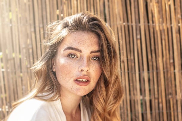 The effect of highlighter on makeup